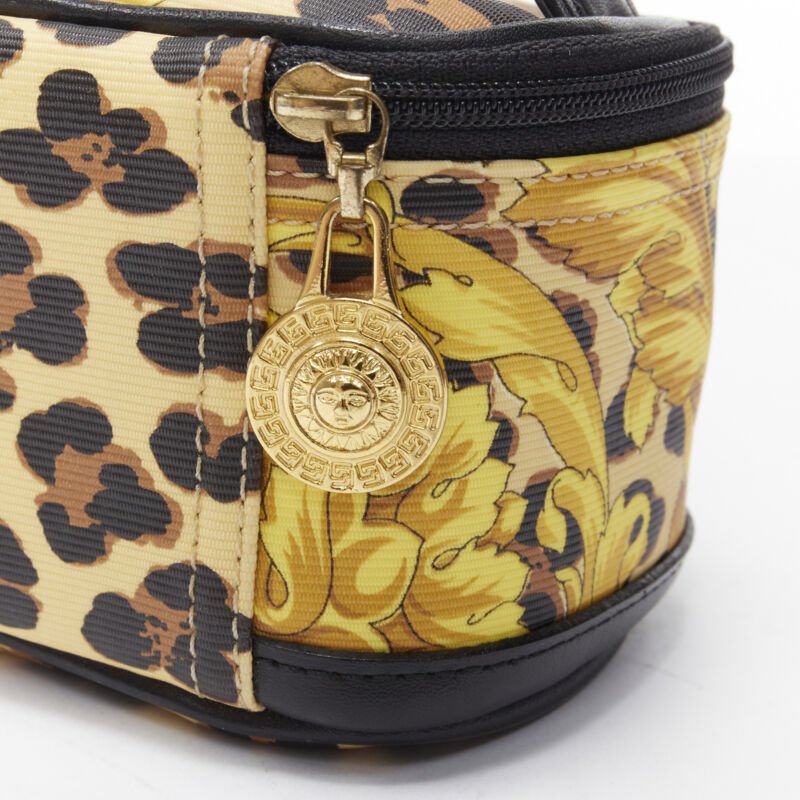 Gianni Versace Gold M Wristlet - Detail 2