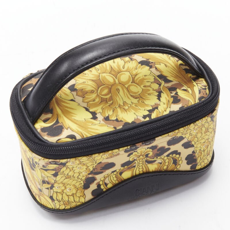 Gianni Versace Gold M Wristlet - Image 10