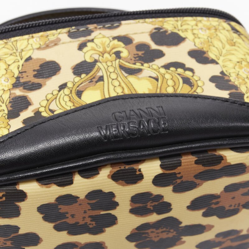 Gianni Versace Gold M Wristlet - Image 11