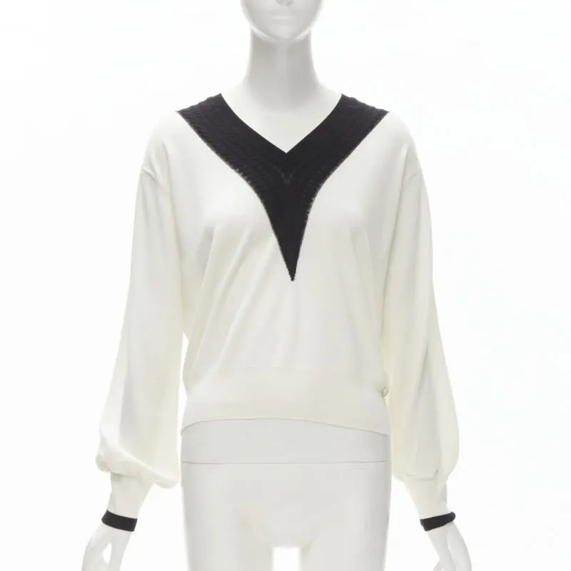 Chanel Chain Schoolgirl Sweater Beige Wool Very good - Front View
