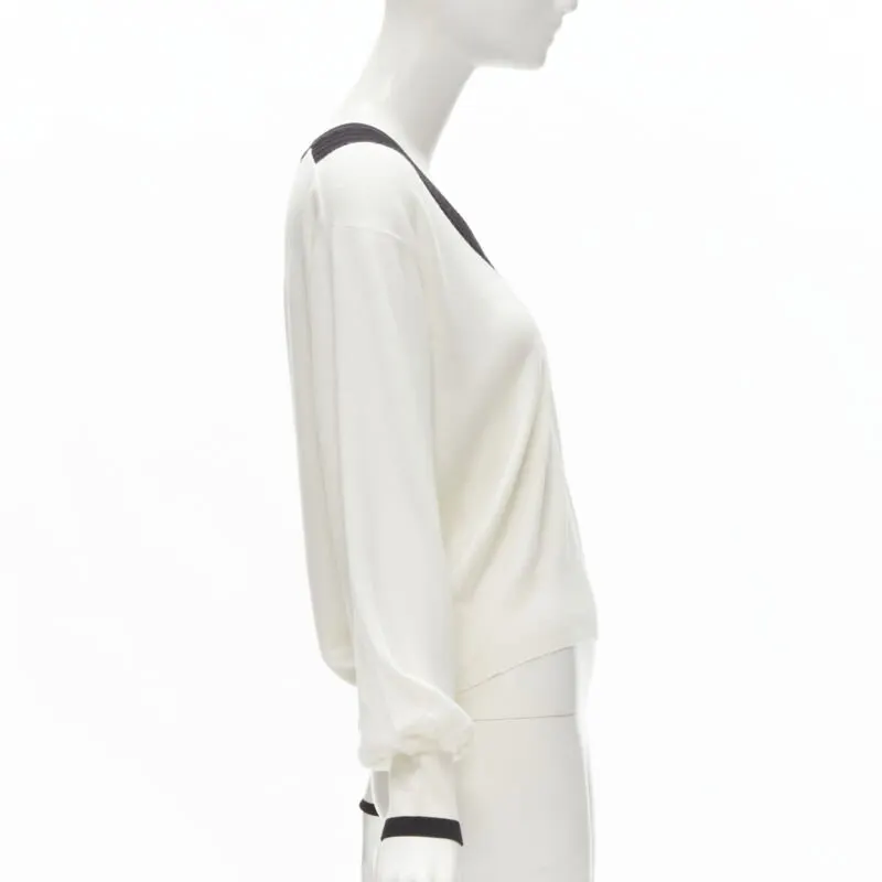 Chanel Chain Schoolgirl Sweater Beige Wool Very good - Model View