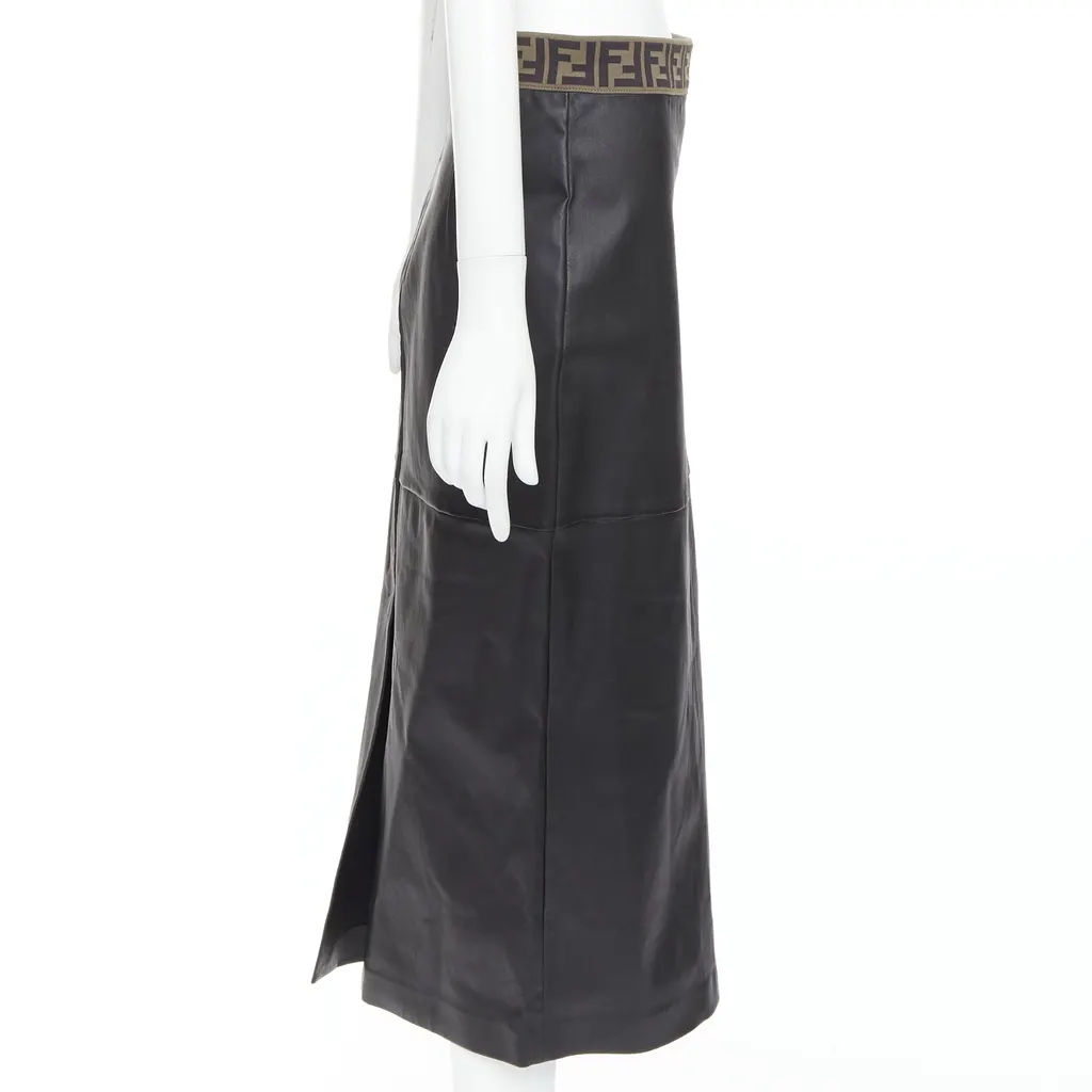 Fendi Gonna Black Leather Never worn, with tag - Model View