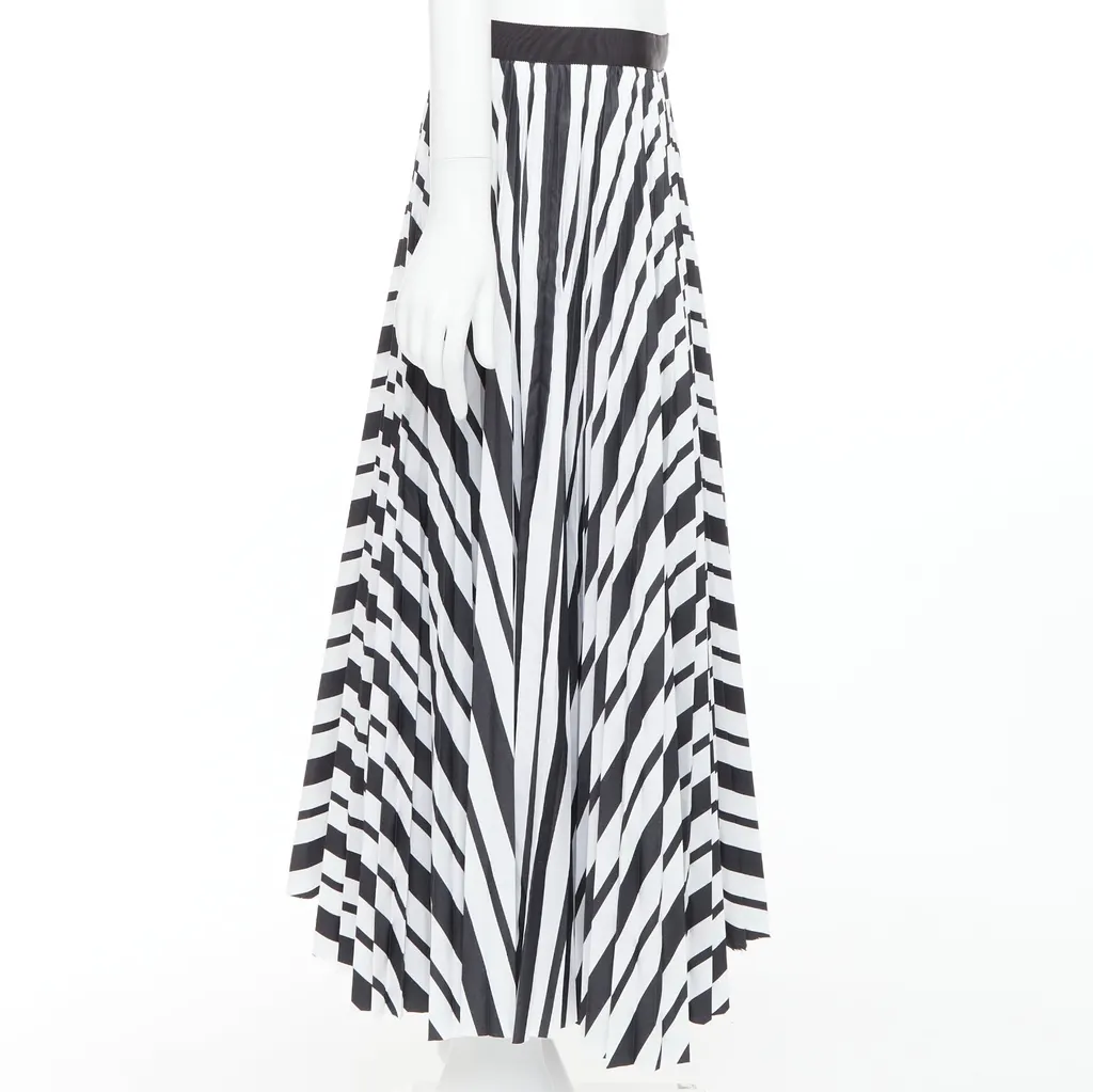 Sacai Ribbon Pleated Skirt Black Polyester Very good - Model View