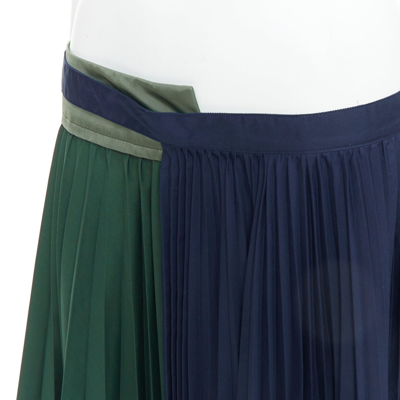 Sacai Deconstructed Pleated Skirt - Detail 2