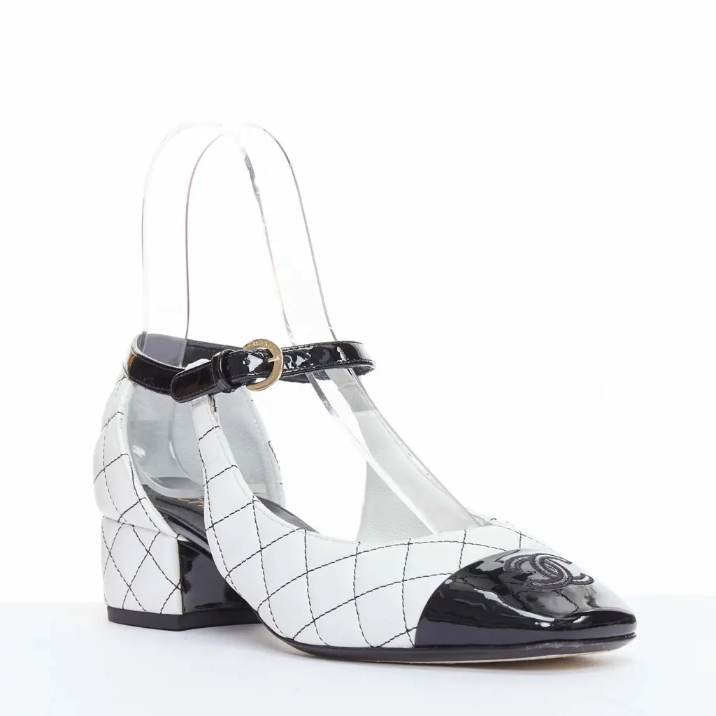 Chanel Studded Wingtip Flats Black Leather Never worn - Back View