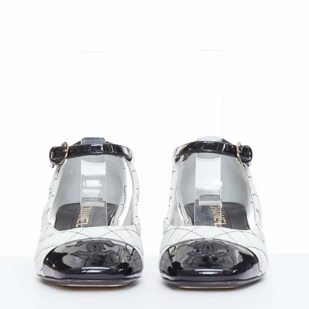 Chanel Studded Wingtip Flats Black Leather Never worn - Inside View