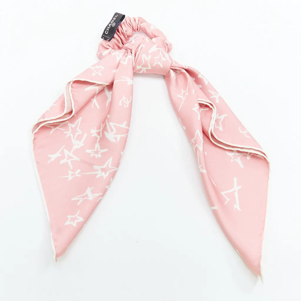 Chanel Silk Star Scrunchie Pink Very good - Model View