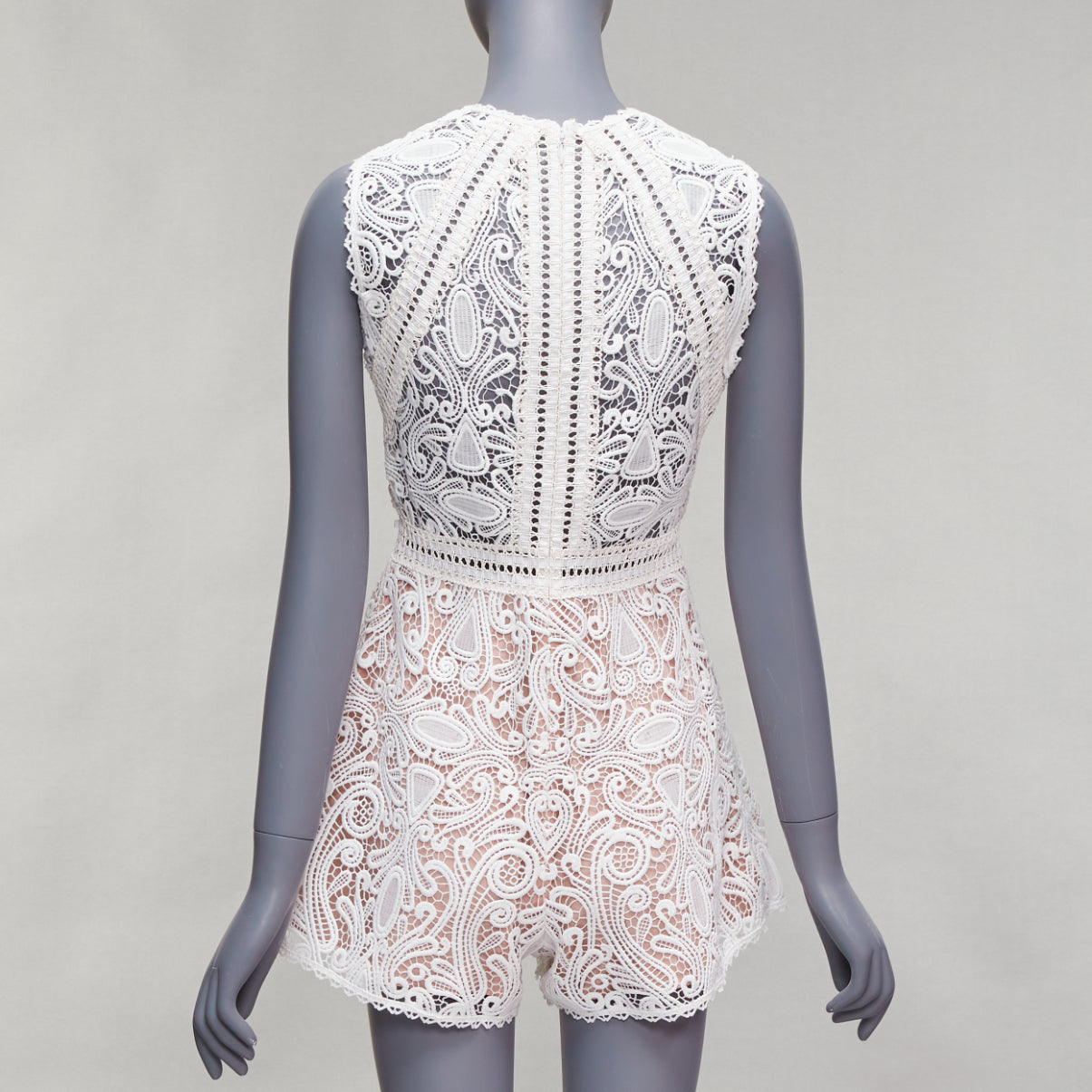 Alexis Makenna - Side view