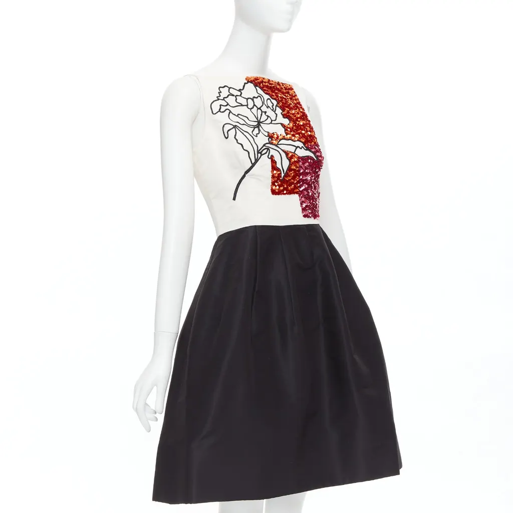 Oscar De La Renta Sequined Bodice Dress Beige Silk Never worn - Inside View