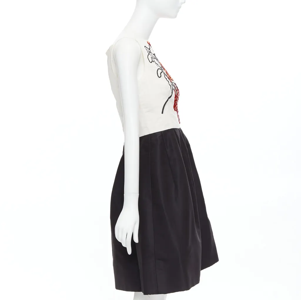 Oscar De La Renta Sequined Bodice Dress Beige Silk Never worn - Model View