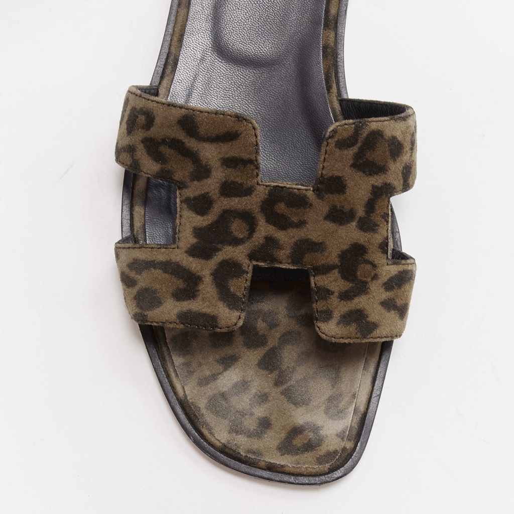 Hermès Leopard Print Sandals - Detail 1