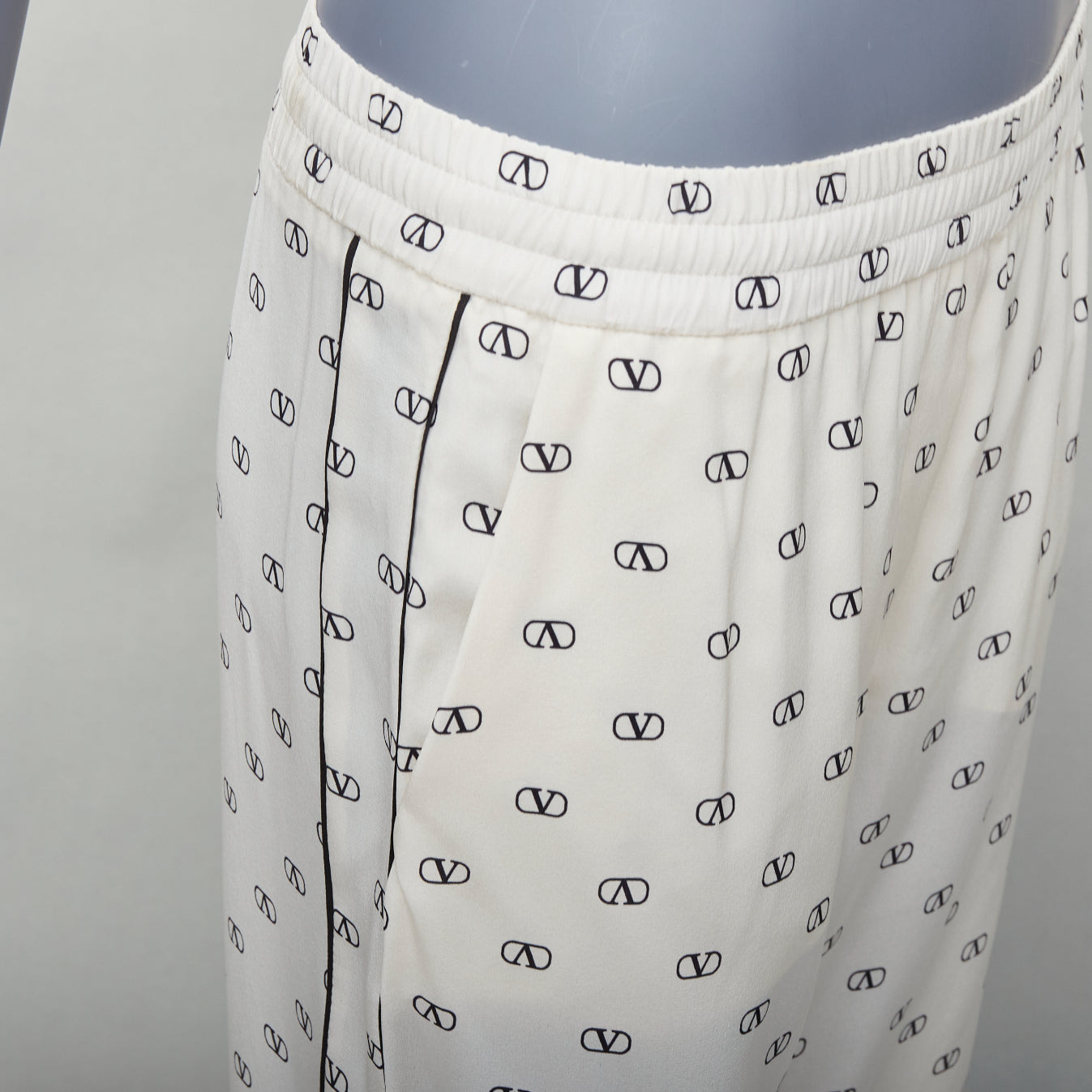 Valentino Garavani Trim Waist Pants - Back view