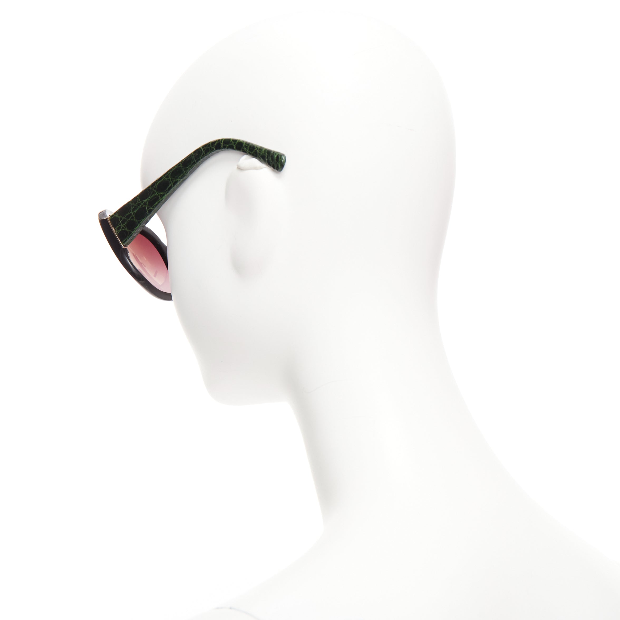 Linda Farrow LFL18 - Side view