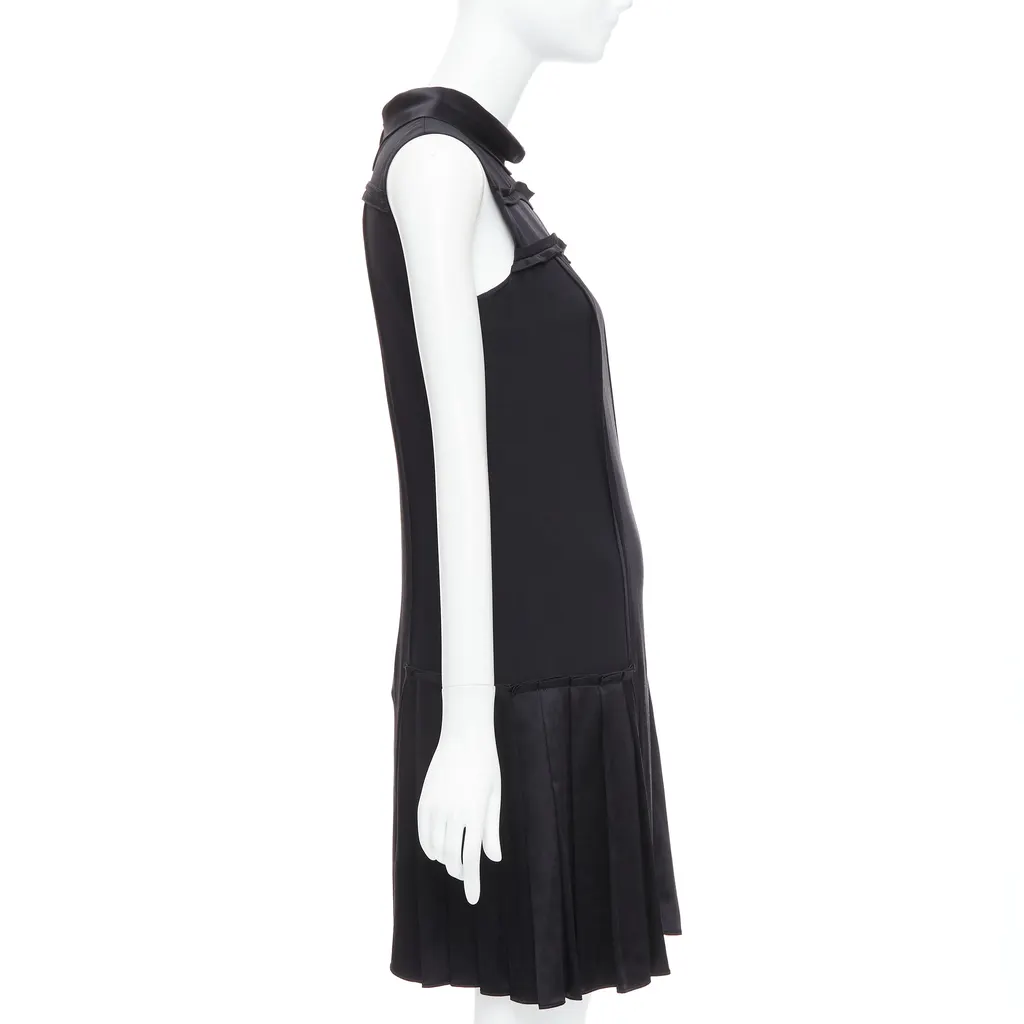 Oscar De La Renta Foldover Collar Dress Black Silk Very good - Model View