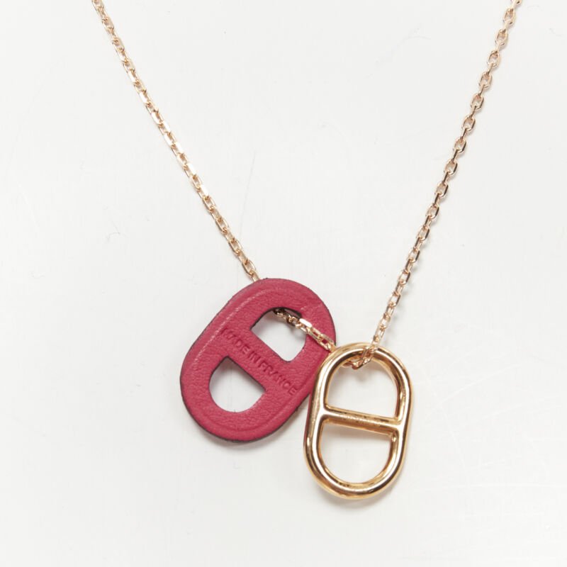 Hermès Chain Pendant Necklace - Side view