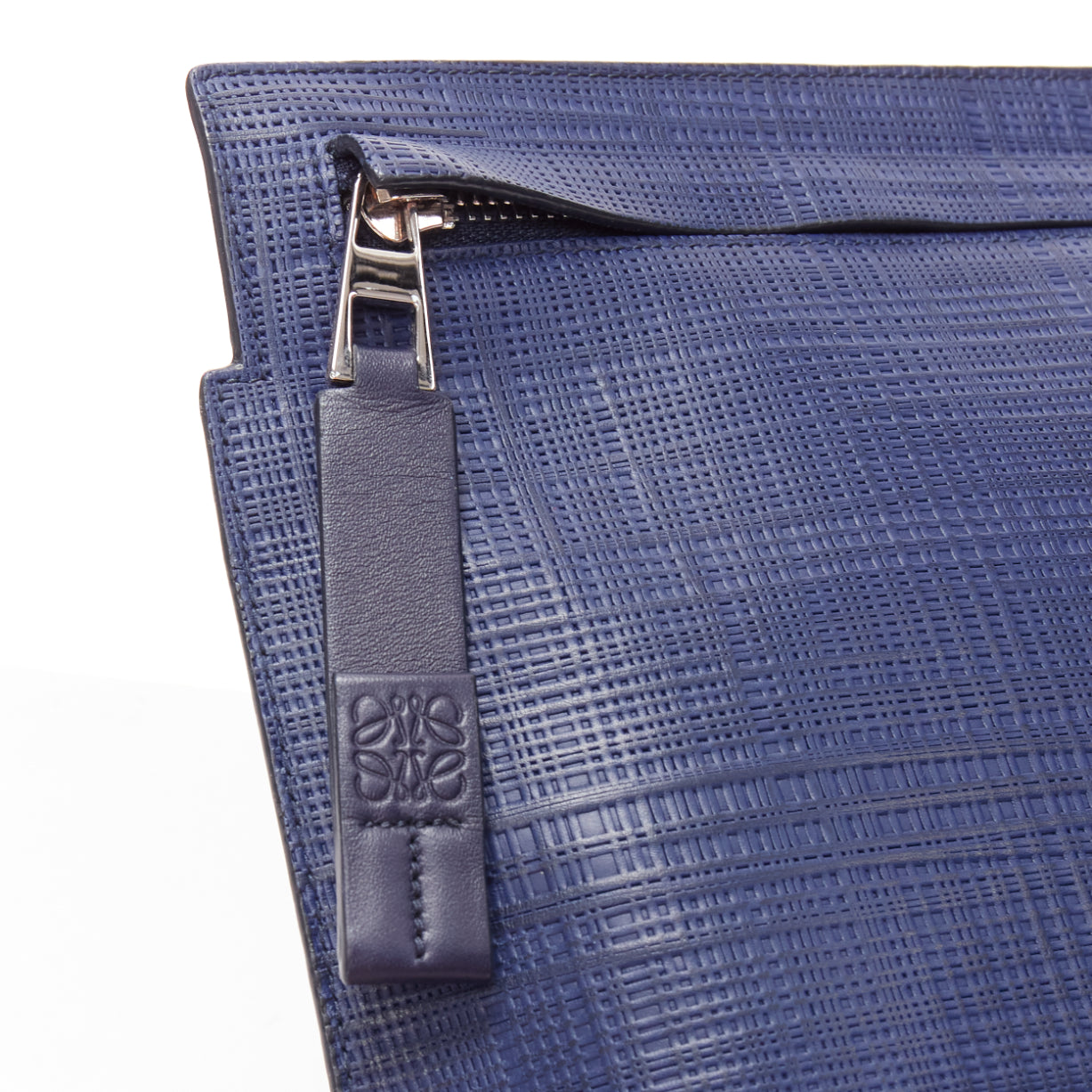 Loewe T Pouch - Detail 1