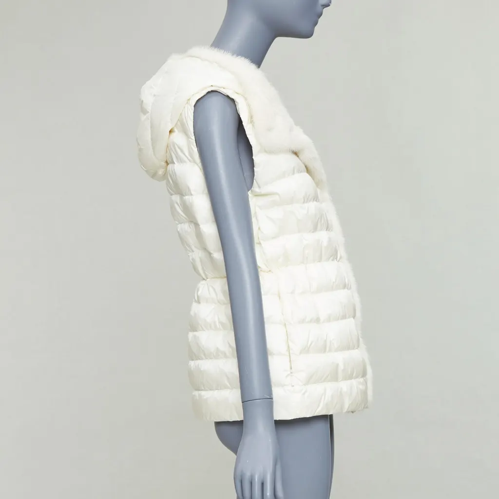Moncler Beurre Gilet Ecru Very good - Model View