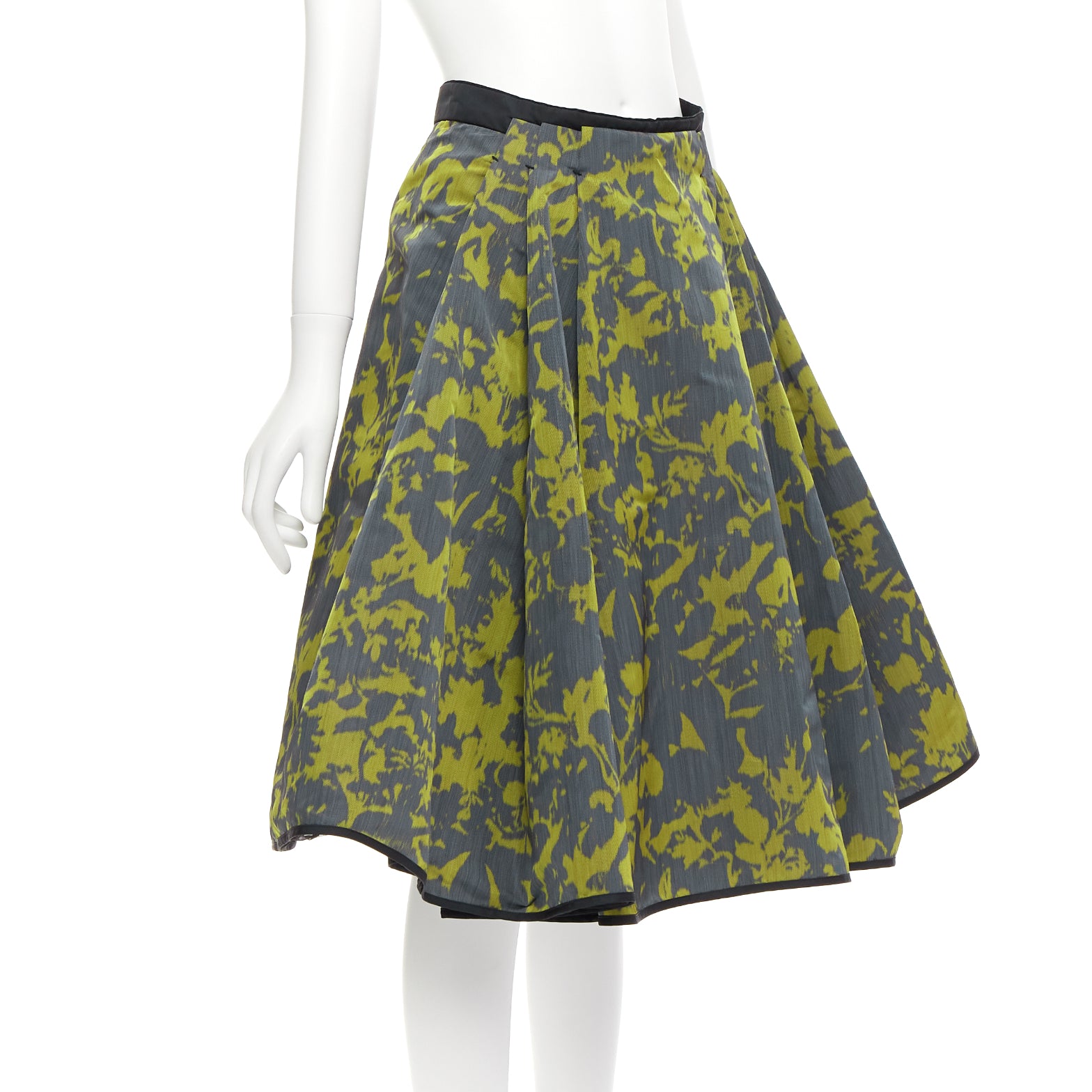 Louis Vuitton Floral Velvet Skirt - Image 6