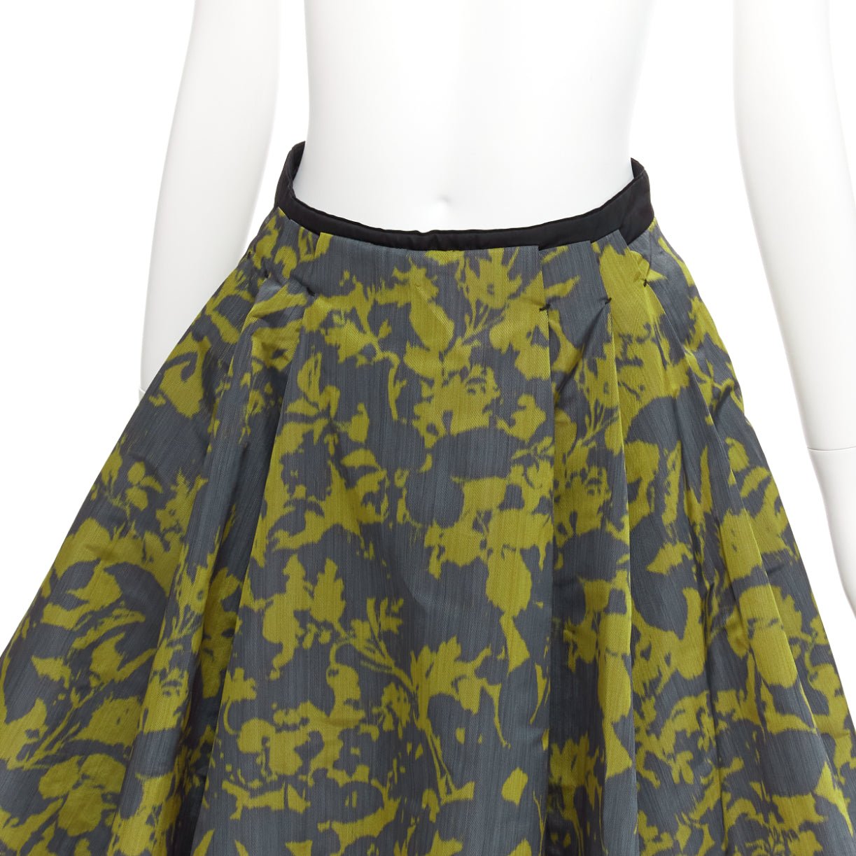 Louis Vuitton Floral Velvet Skirt - Detail 2