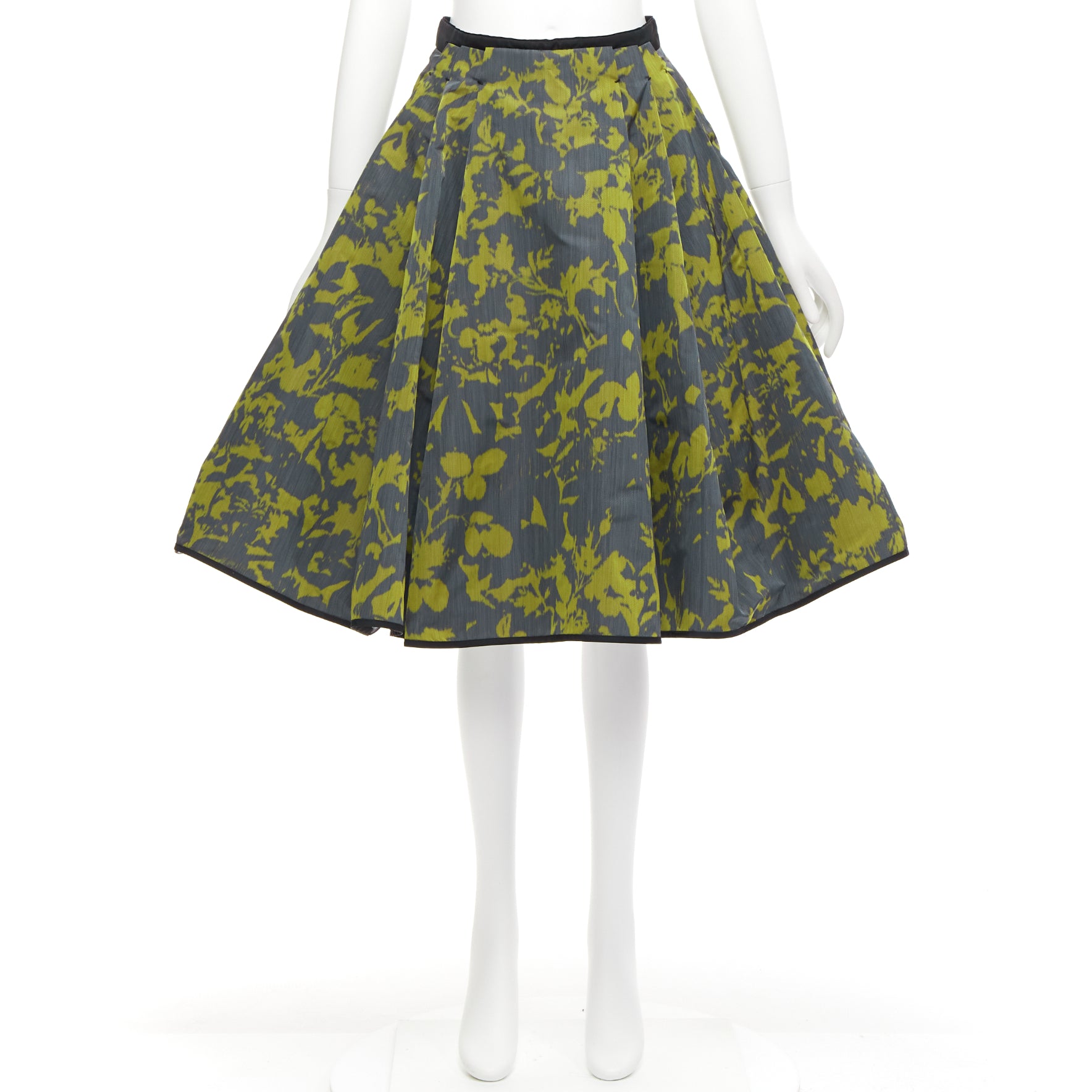 Louis Vuitton Floral Velvet Skirt - Image 10