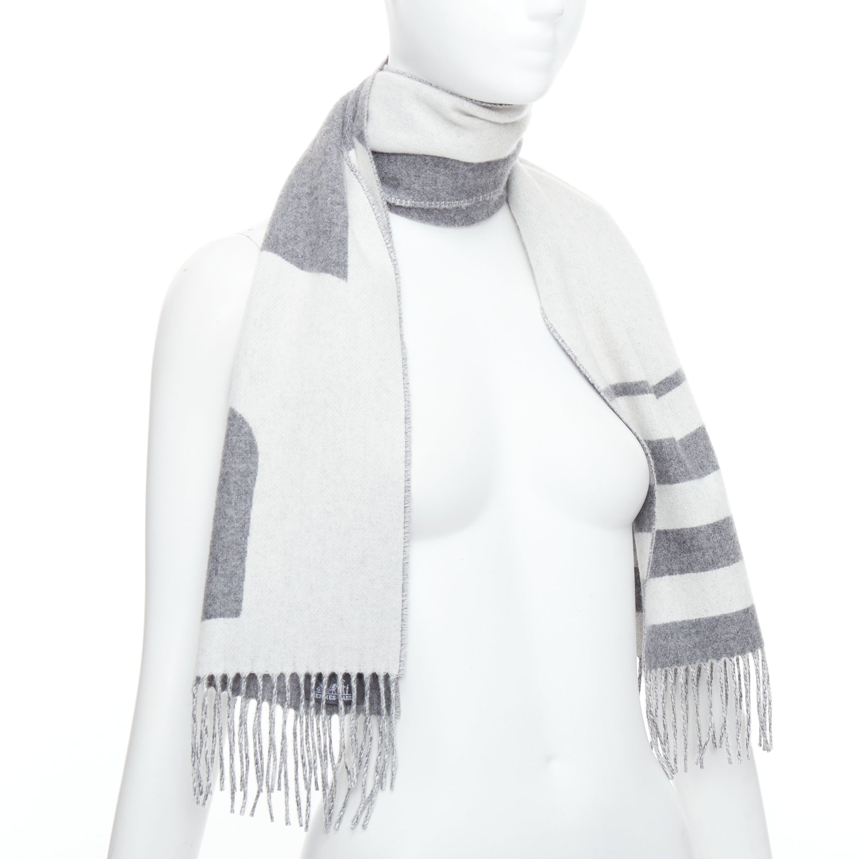 Hermès Horse Head Scarf - Image 6