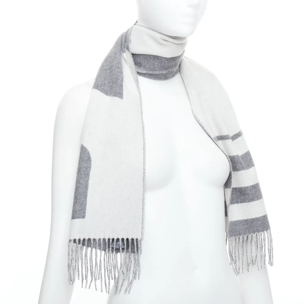 Hermès Horse Head Scarf Grey Cashmere Never worn - Inside View