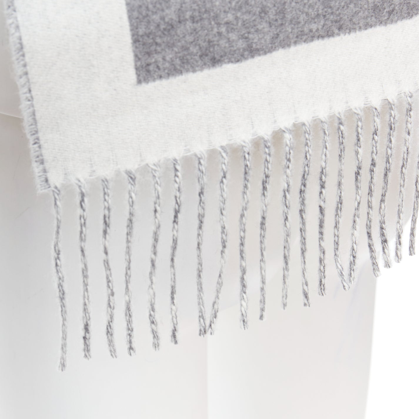 Hermès Horse Head Scarf - Detail 2