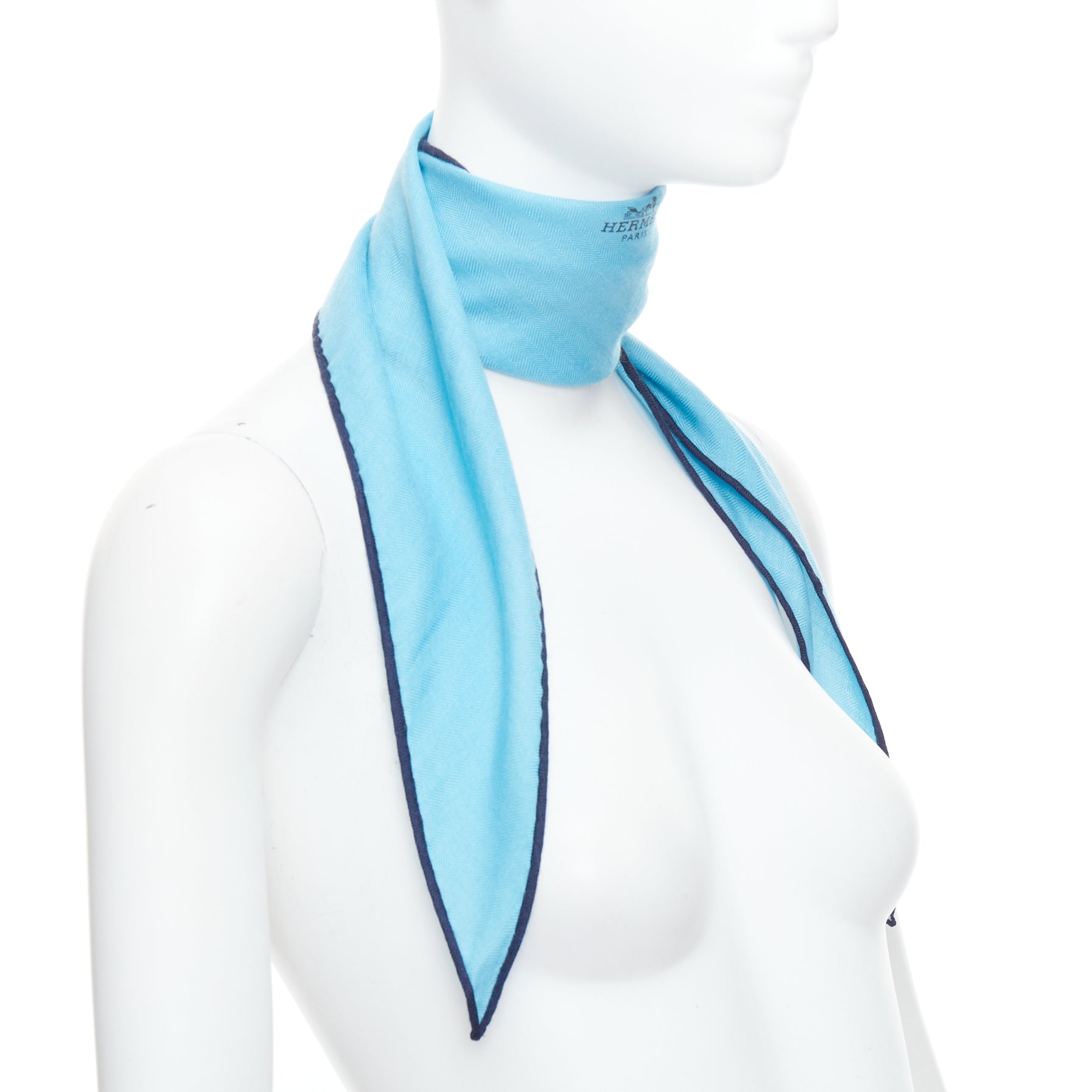 Hermès Infinity Circle Scarf - Image 6