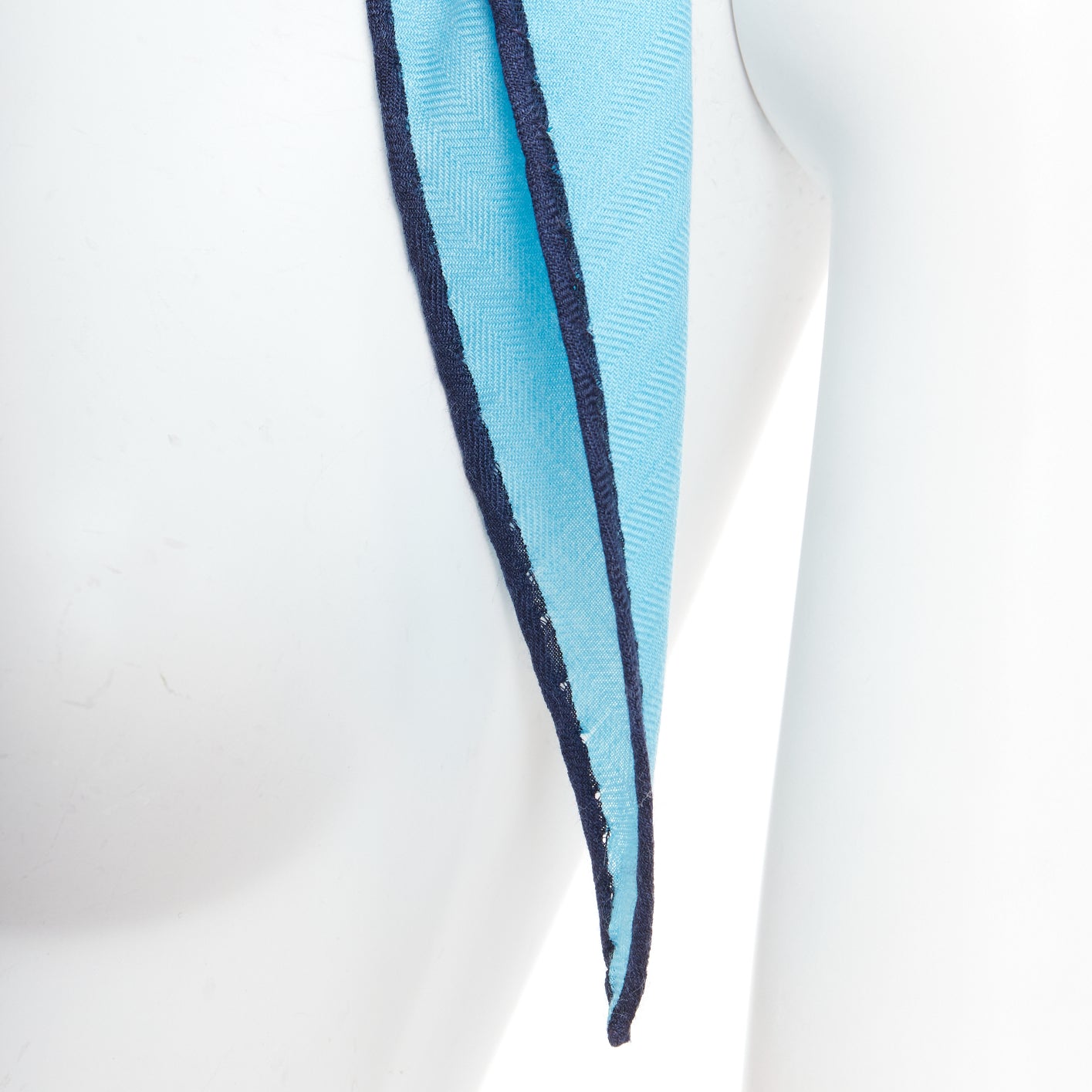 Hermès Infinity Circle Scarf - Detail 2