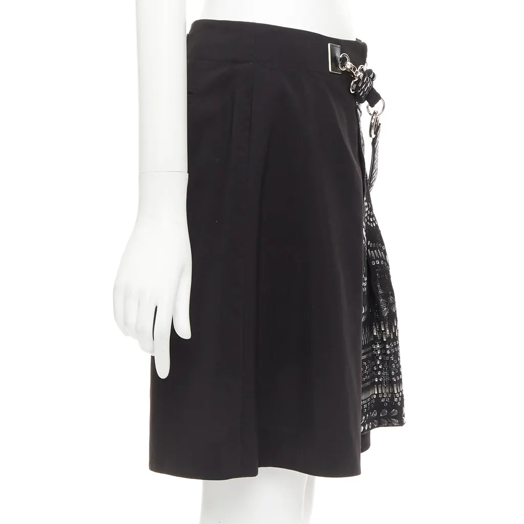 Louis Vuitton Lace Gothic Shorts Black Wool Never worn - Model View