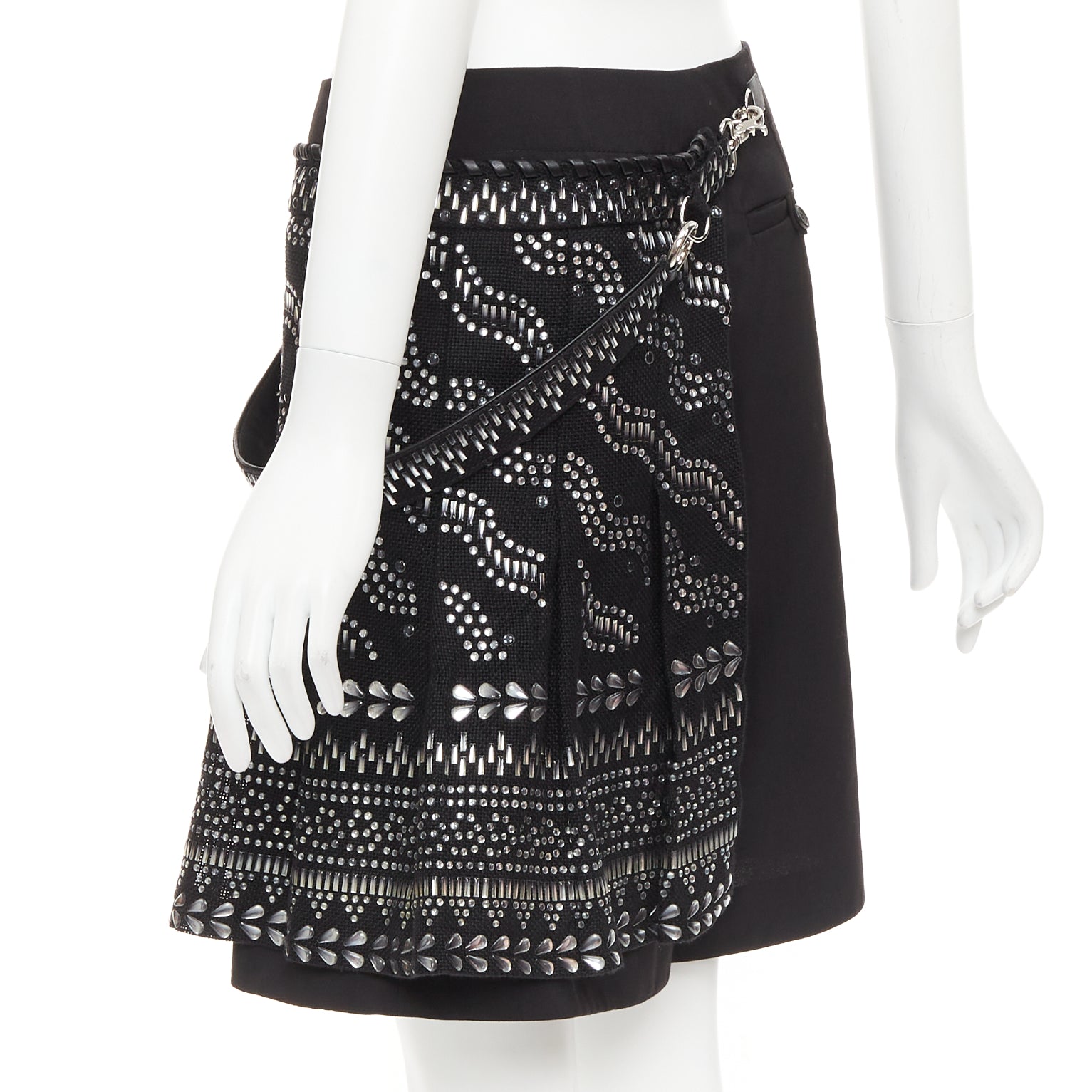 Louis Vuitton Lace Gothic Shorts - Detail 1