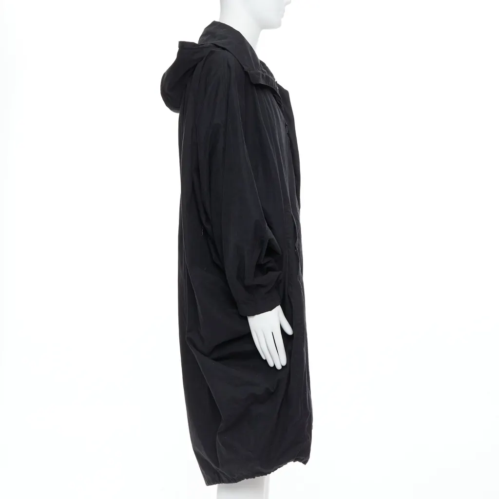 Lemaire Black Cocoon Anorak Coat Black Cotton Fair - Model View