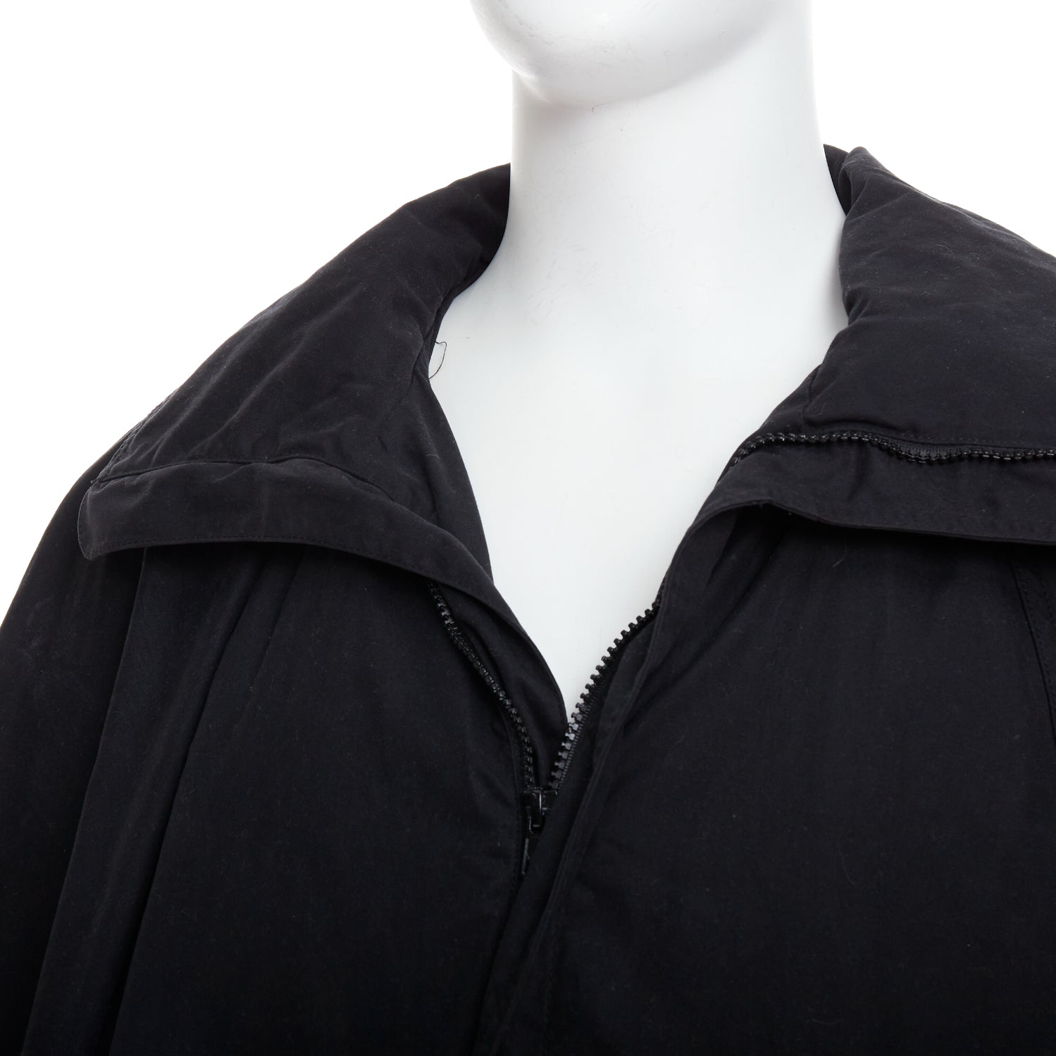Lemaire Black Cocoon Anorak Coat - Detail 2
