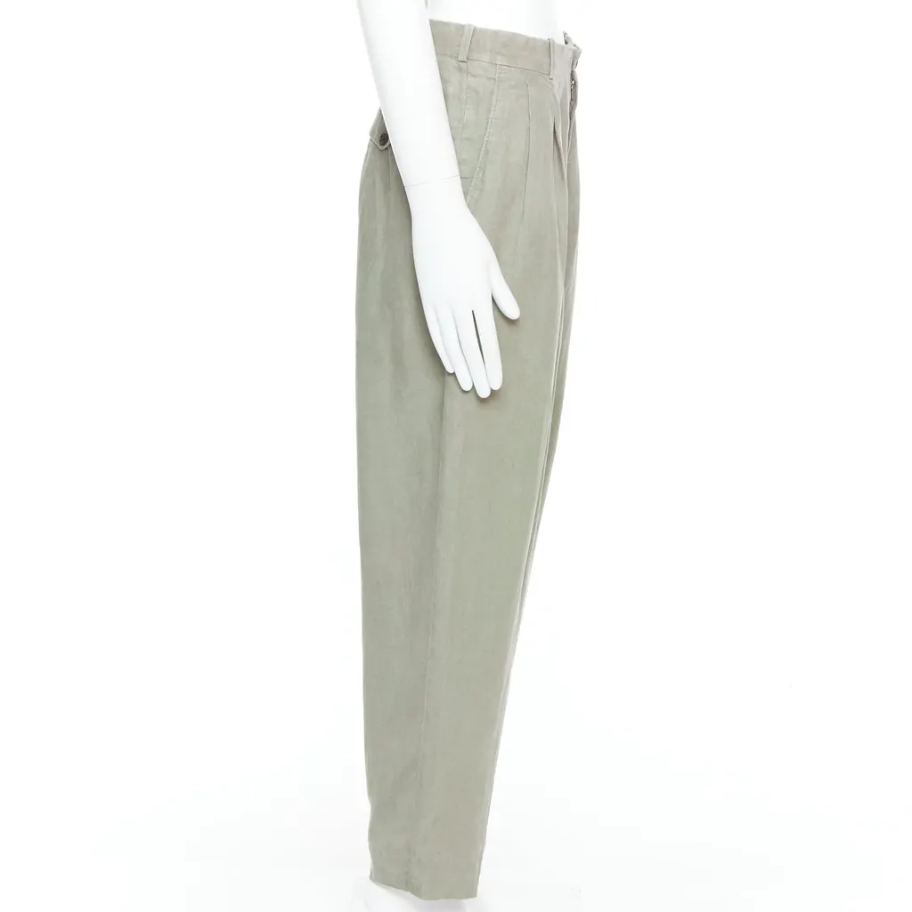 Yohji Yamamoto Linen Pleated Pants Green Linen Fair - Model View