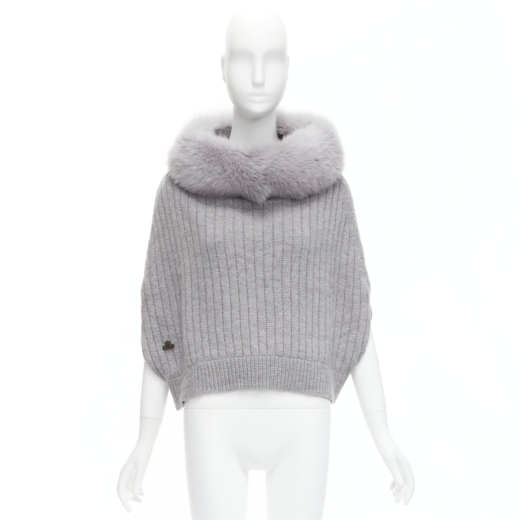 Unsigned / متعددة Fur Collar Poncho - Image 6