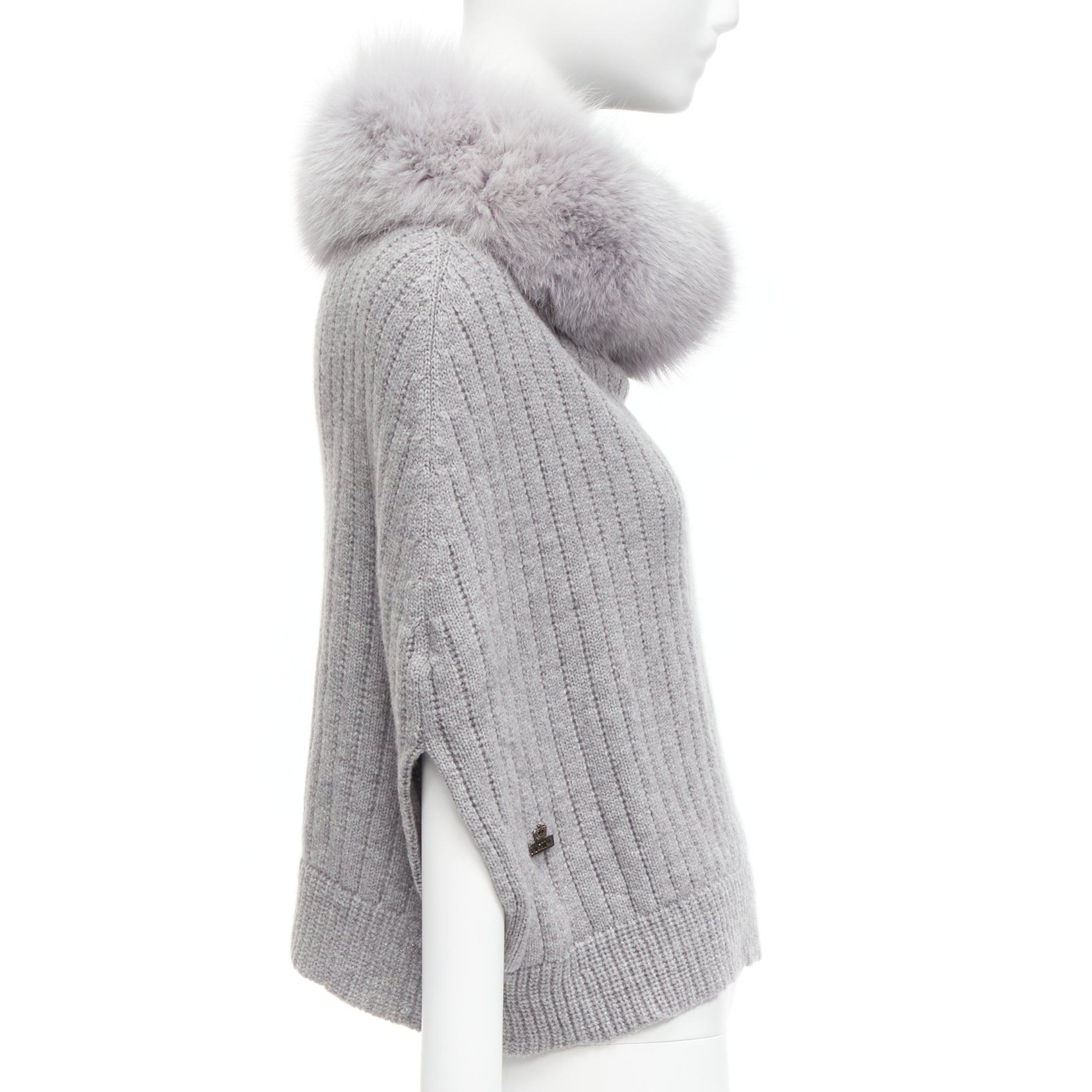 Unsigned / متعددة Fur Collar Poncho - 4