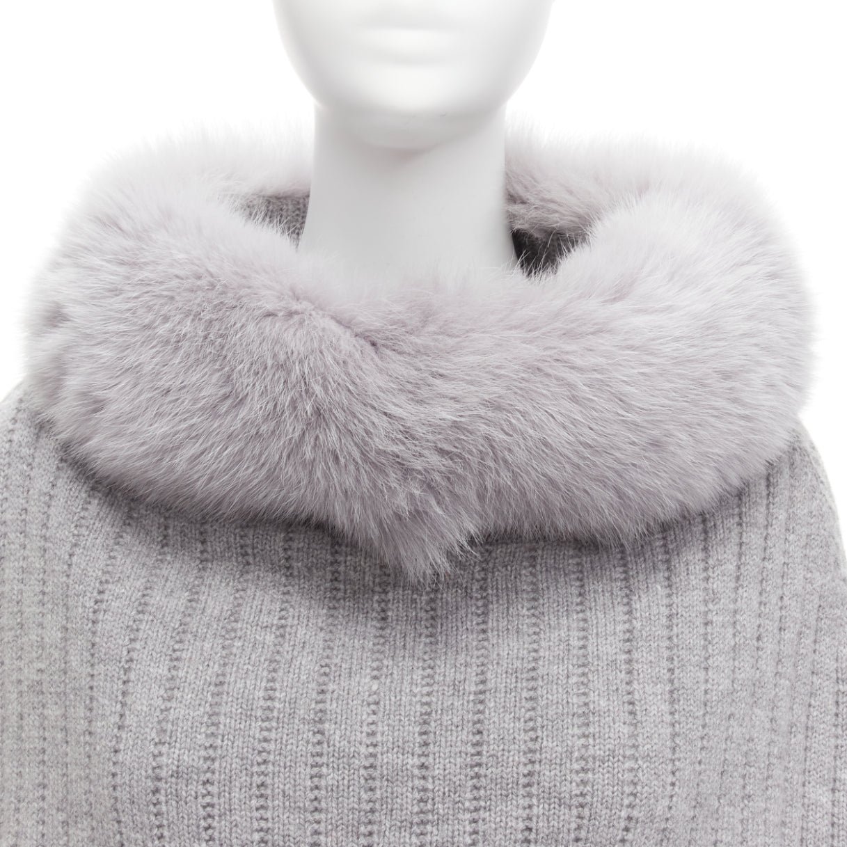 Unsigned / متعددة Fur Collar Poncho - Detail 2