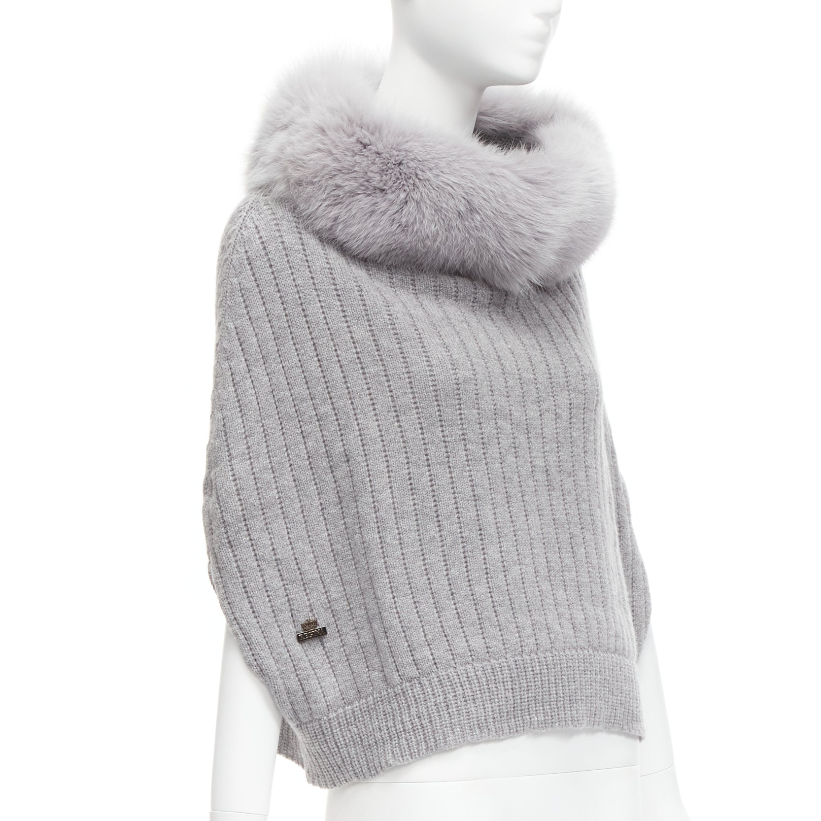 Unsigned / متعددة Fur Collar Poncho - Image 11