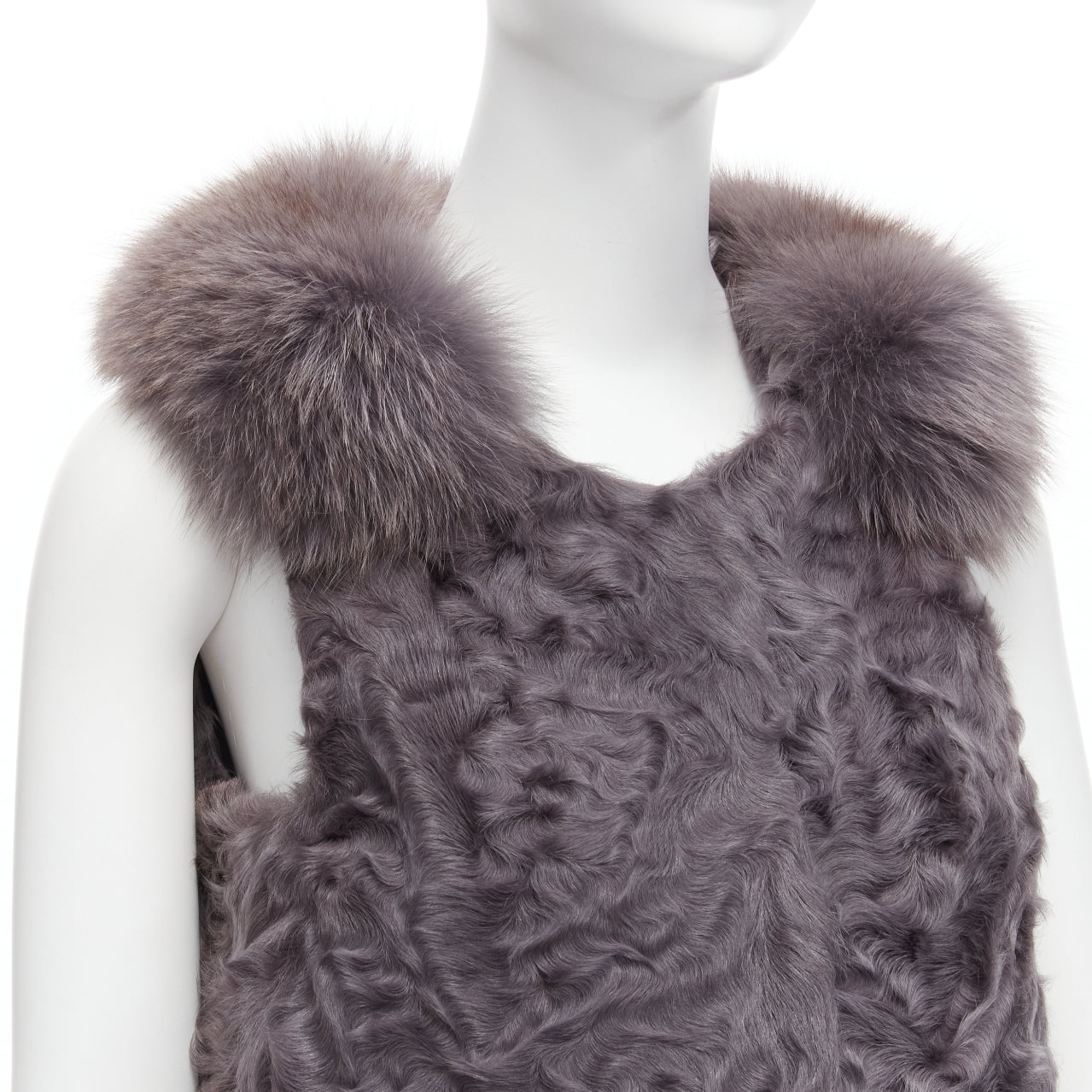 Unsigned / متعددة Fur Collar Vest - Back view
