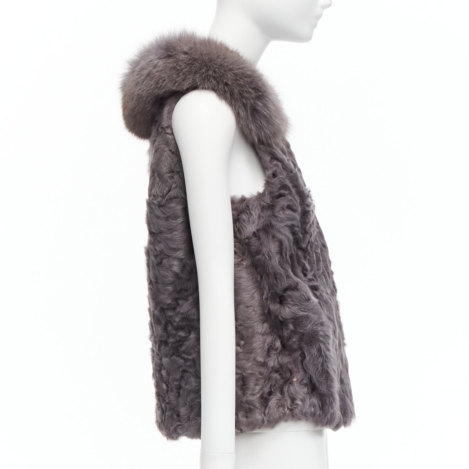 Unsigned / متعددة Fur Collar Vest - Side view