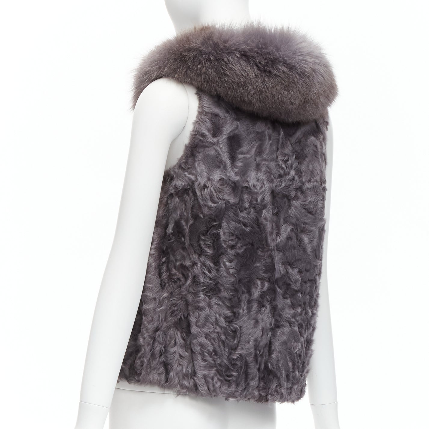 Unsigned / متعددة Fur Collar Vest - Detail 2