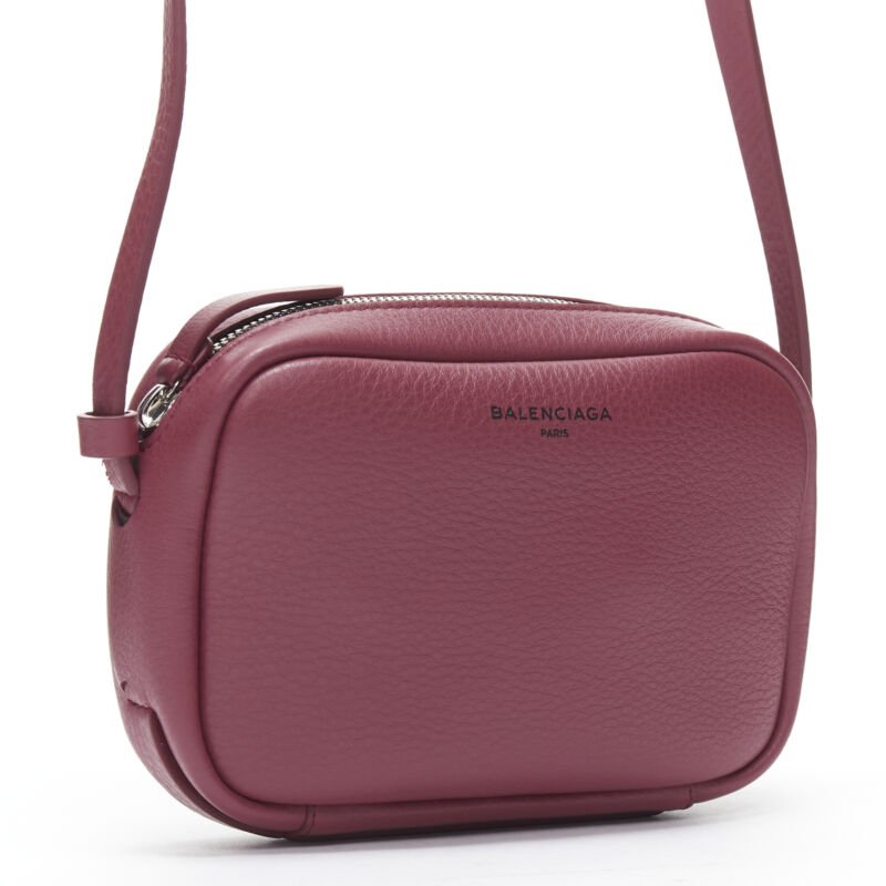 Balenciaga Black Logo Camera Bag - Image 6