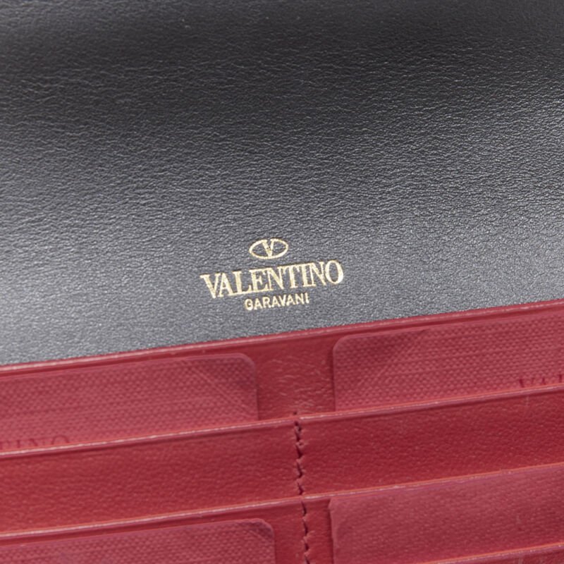 Valentino Garavani Heart Chain Clutch - Image 12