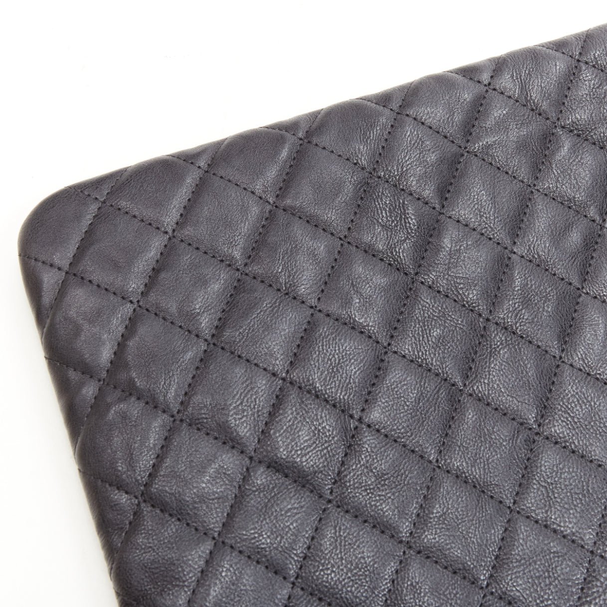 Chanel O Case - Detail 1
