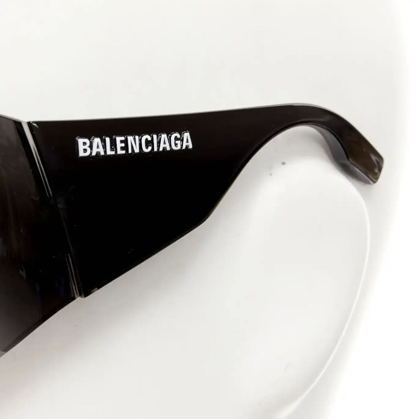 Balenciaga BB0180S-001 - Side view