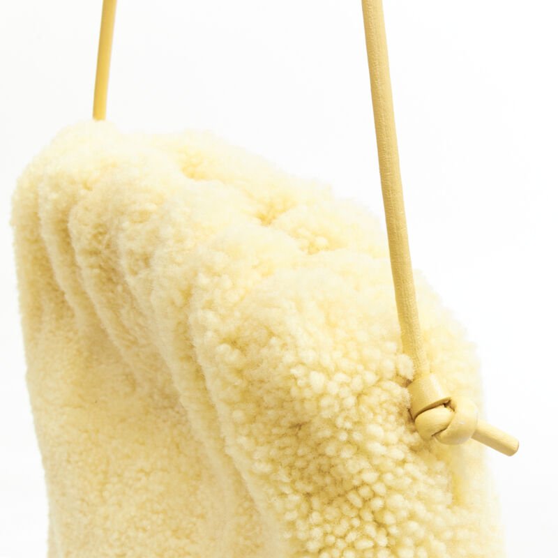 Bottega Veneta Beige Shearling Clutch - Detail 2