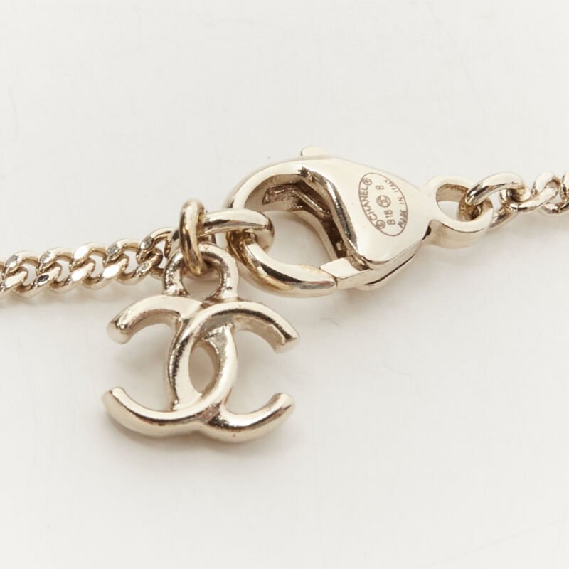 Chanel Heart Drop Necklace - Detail 2