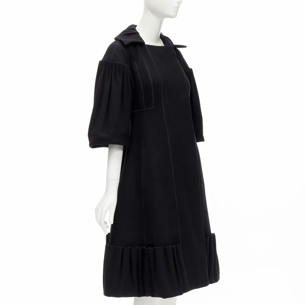 Louis Vuitton Black Victorian Coat Black Wool Very good - Model View