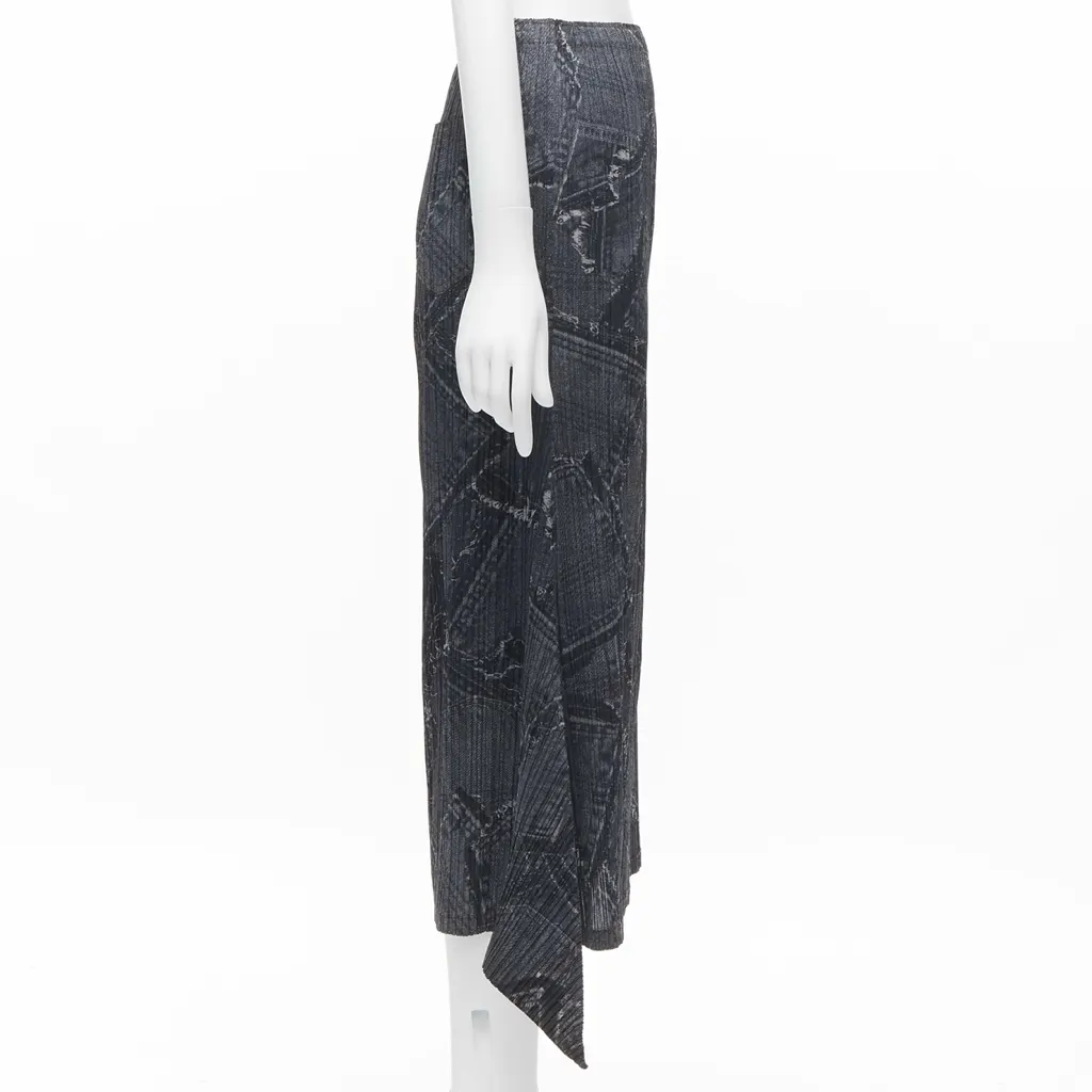 Issey Miyake Denim Pleated Skirt Blue Polyester Never worn - Model View