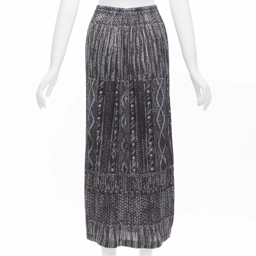 Issey Miyake Cable Knit Skirt Grey Polyester Never worn - Model View